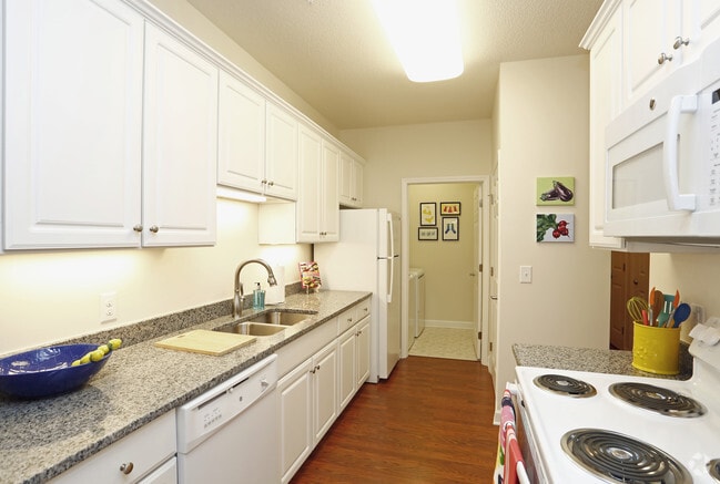 2BR, 2BA - 1125sf PhII- Kitchen - Woodstone at Croasdaile Farm