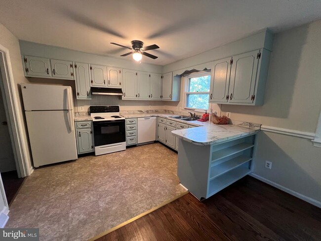 Photo - 439 Ridgemore St