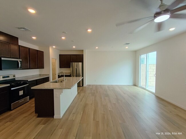 Photo - 9158 Surrey Wood St