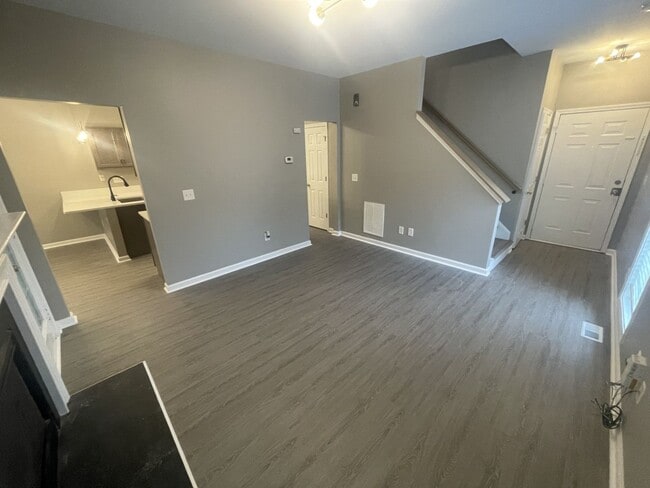 Photo - 3 bd 2.5 ba House