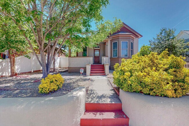 Photo - Downtown Victorian Bungalow 2 Bedroom 2 Bath