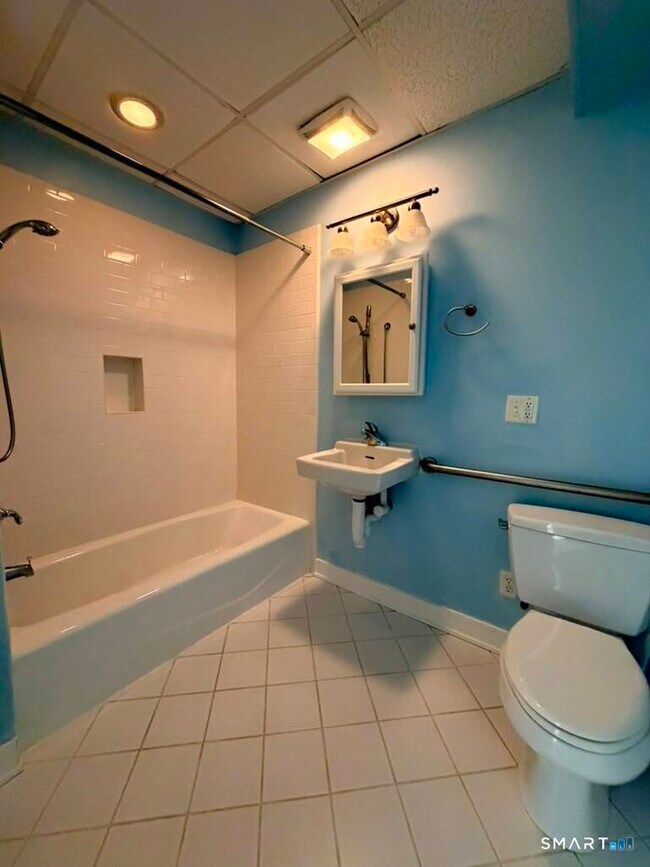 Photo - 804 Chapel St Unit 203