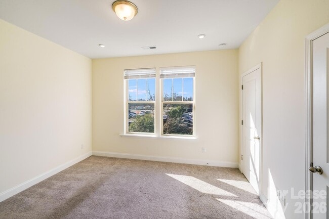 Photo - 334 Simeon Dr