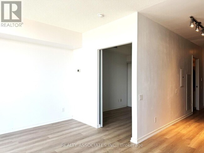 Photo - 105 The Queensway Unit 813