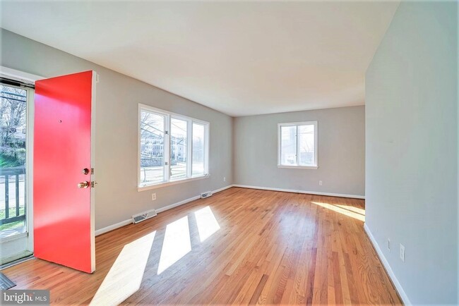 1912 S Glebe Rd