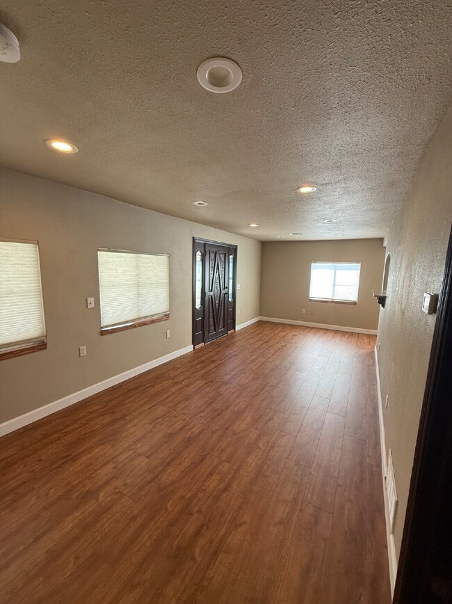 Photo - "Charming 2-Bed Oasis in Westminster – Cozy Living"