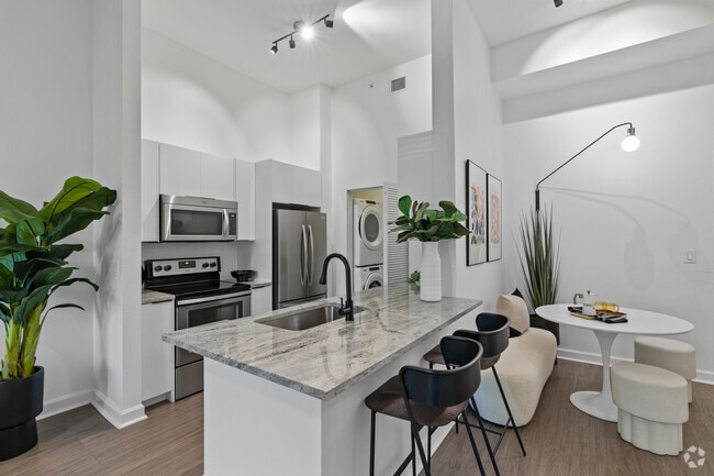 1BR, 1BA - 696SF - Kitchen