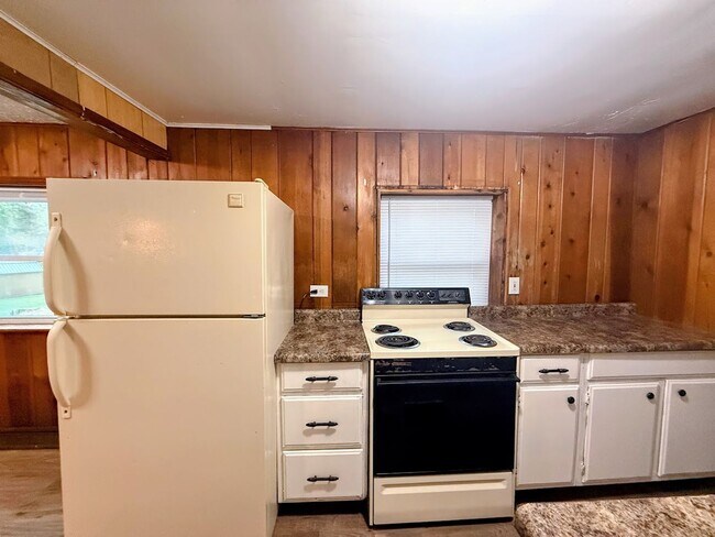 221 W Way St Unit 1