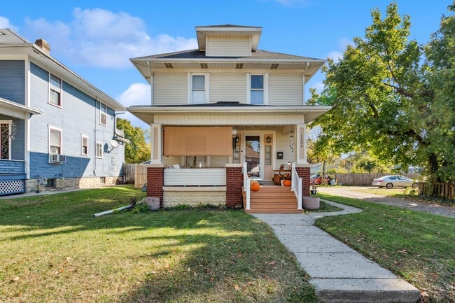 1124 Elm St