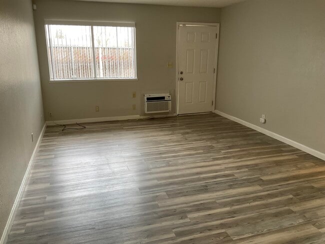 Photo - 1108 W 5th St Unidad 1