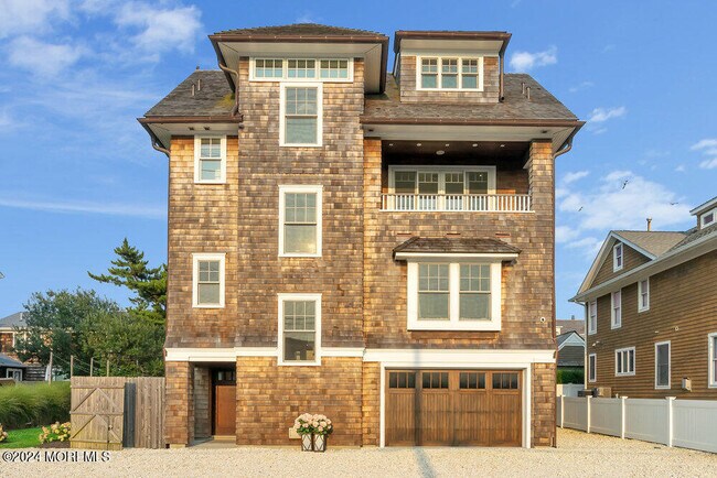 Photo - 985 Ocean Ave