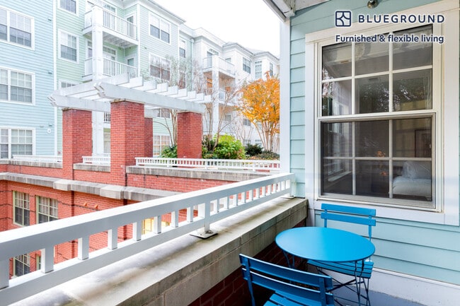 Photo - 925 N Garfield St Unidad FL2-ID237