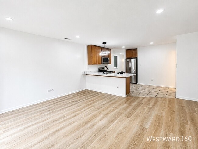 Photo - 2534 W Harrison St Unit 1