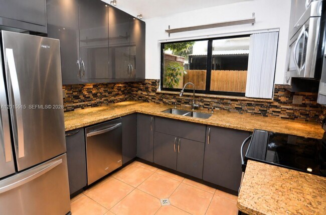 Photo - 2934 Whitehead St