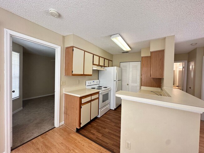 Photo - MOVE IN SPECIAL !!2 BEDROOM 1 BATHROOM CON...