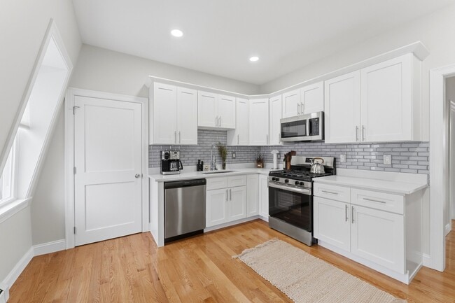 Photo - 169 Knight St Unit 2