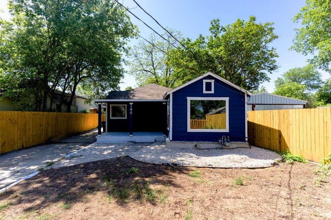 Photo - 146 Leroux St