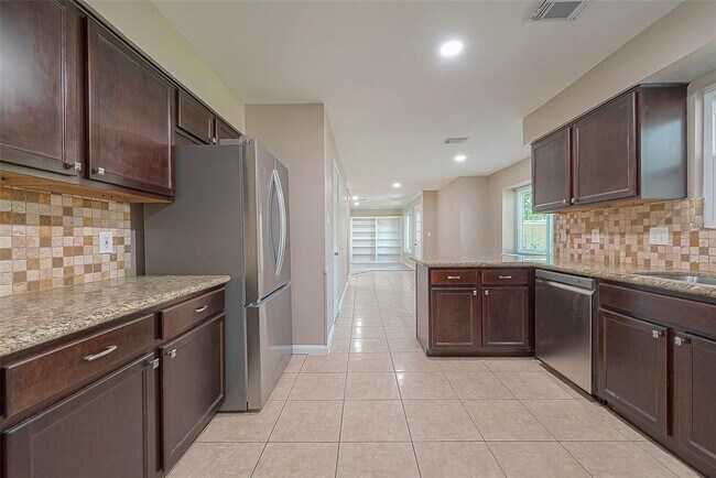 Photo - 6534 Bayonne Dr