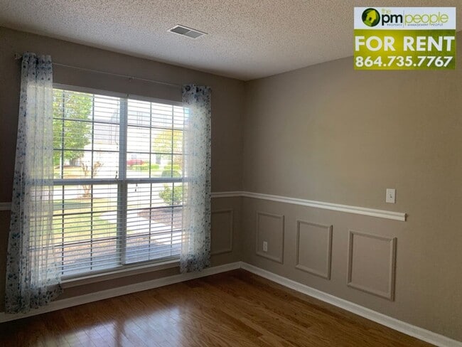 Photo - Comfortable 3/2 with Large Bonus Room in M...