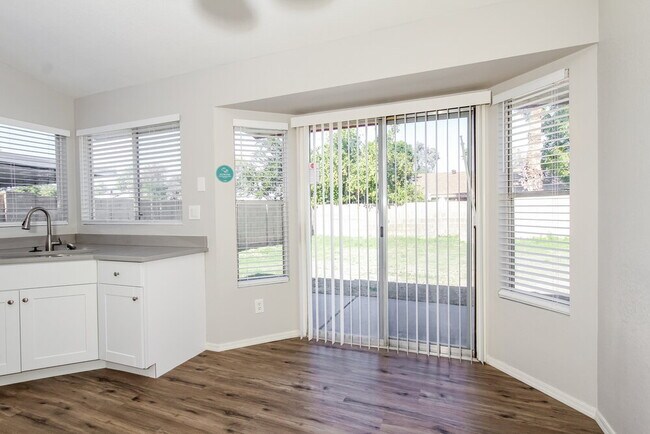 Photo - 208 W Oraibi Dr