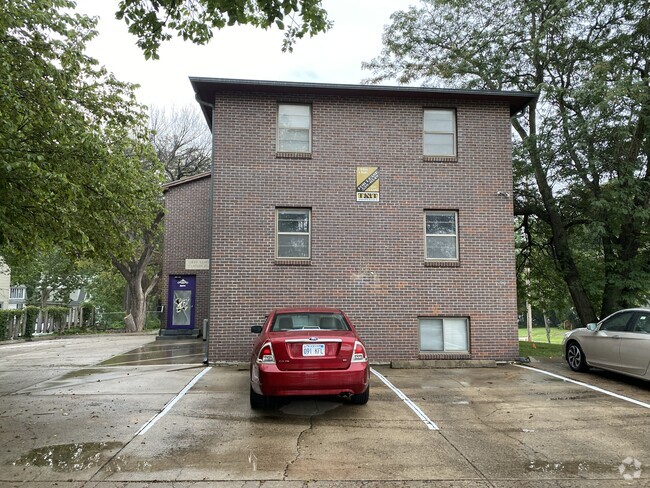 Building Photo - 1230 Claflin Rd Unit # 6 Rental