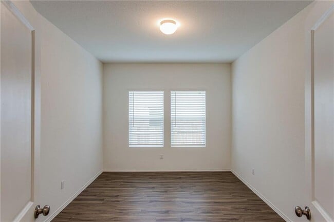 Photo - 713 Mallow Rd