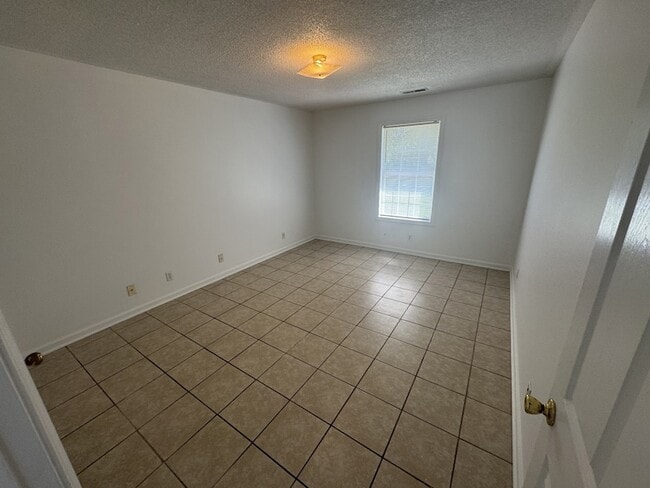 Photo - 107 Pickle St