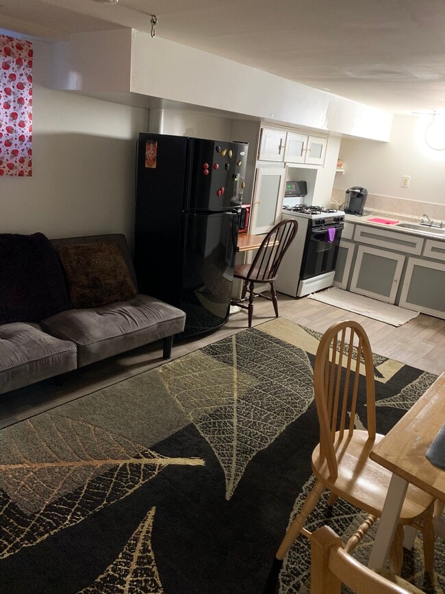 3307 40th Ave Unit Basement