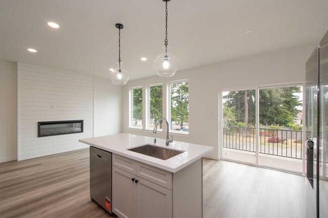 Photo - 1106 W Lauridsen Blvd