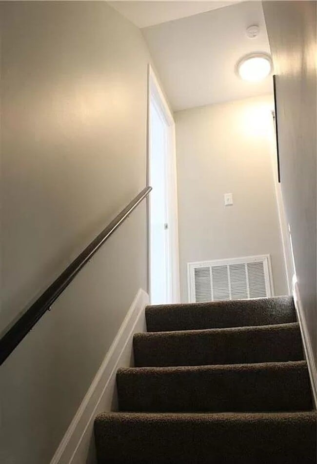 Photo - 3 Bedroom home with fenced in backyard and...