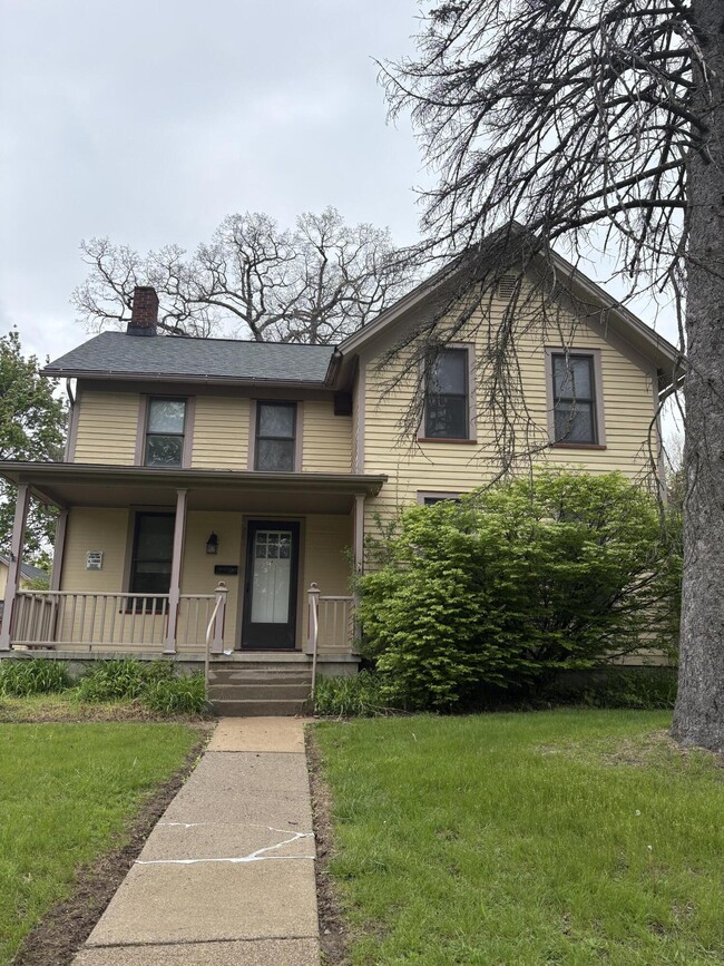 Photo - 201 Oak St