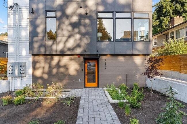 Photo - 3 Bed 2.5 Bath Seattle Home! Beautiful Brand New Construction!