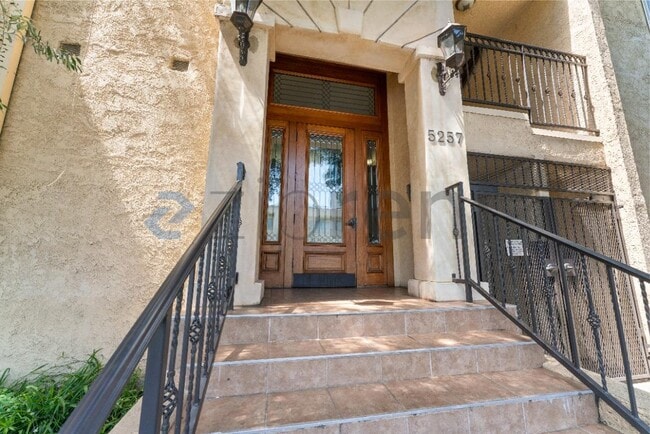 Photo - 5257 Radford Ave