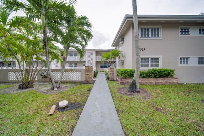 Building Photo - 6565 Santona St Unit B19