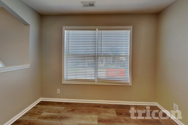Photo - 1612 Broad Cir