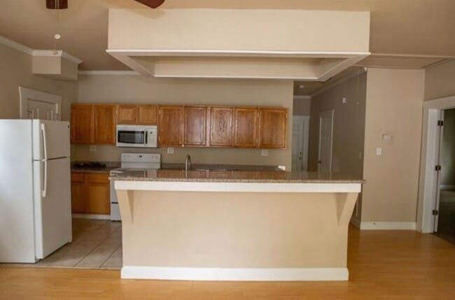 Photo - 128 E Gregg St
