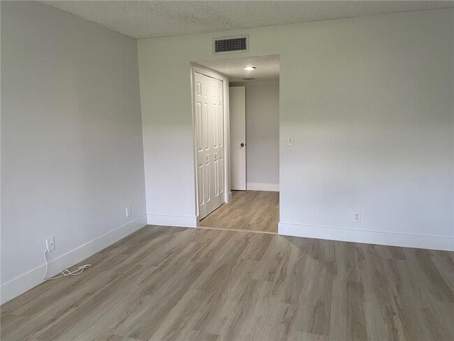 Photo - 235 Lakeview Dr Unit 102