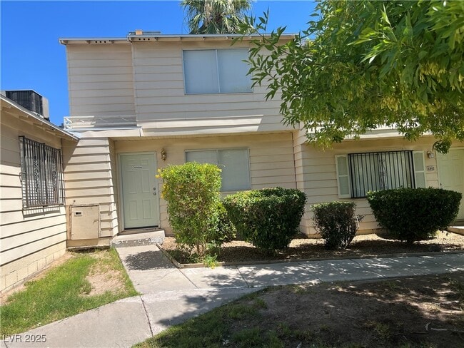 Building Photo - 4940 Larkspur St Rental