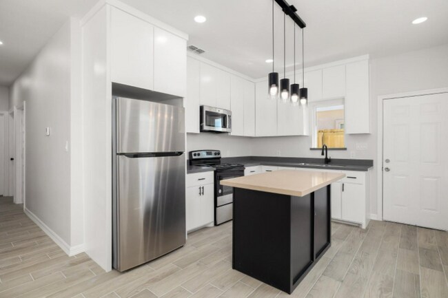 1217 S Xanthia St Unit 4