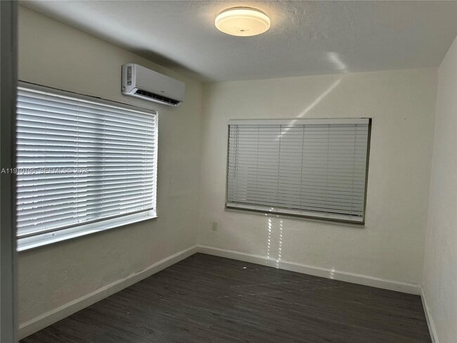 Photo - 2001 NW Flagler Terrace Unit 4