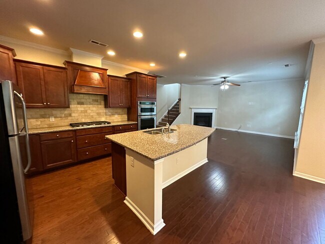 Photo - LIVE IN WATERLYNN