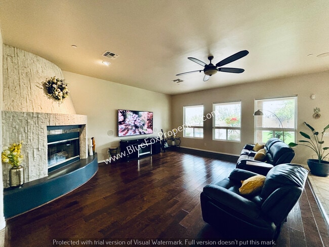 Photo - 732 W Burntwater Dr