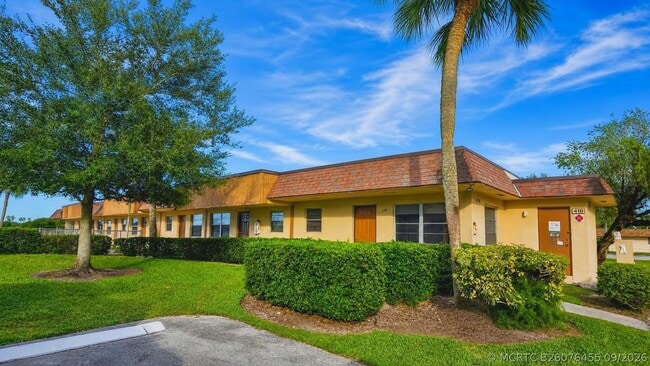 Building Photo - 416 Lakeside Dr