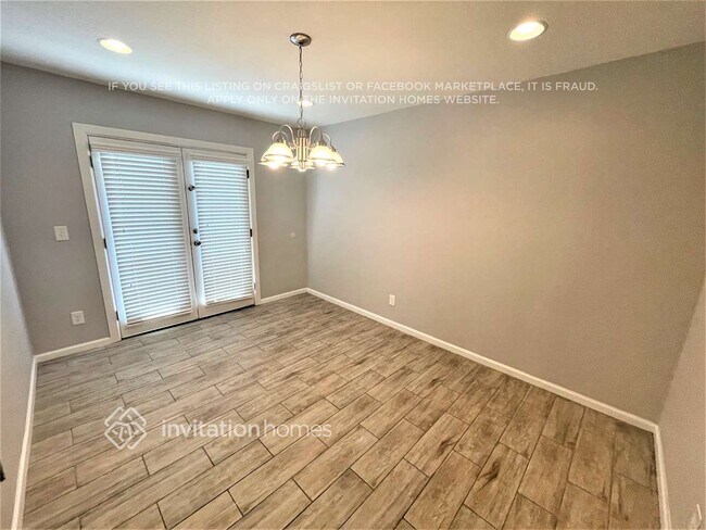 Photo - 943 E Manhatton Dr