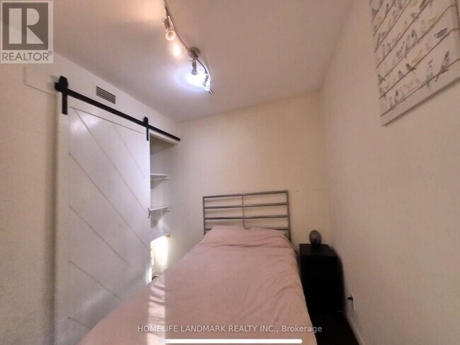 Photo - 228 Queens Quay W Unit 206