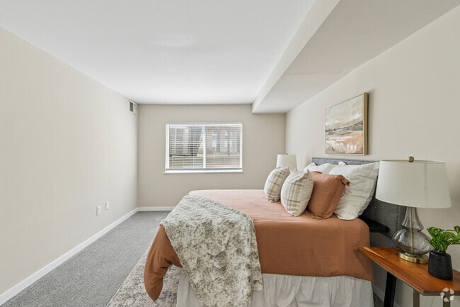 1BR, 1BA - 862SF - Bedroom