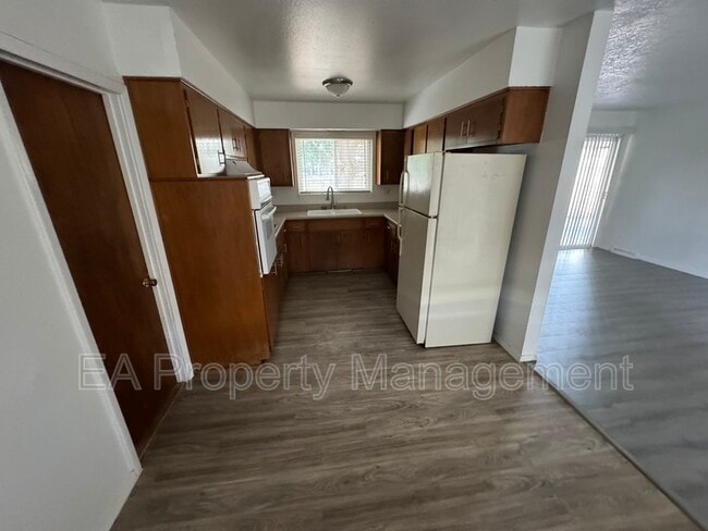 Photo - 10321 Santa Paula Ave NE