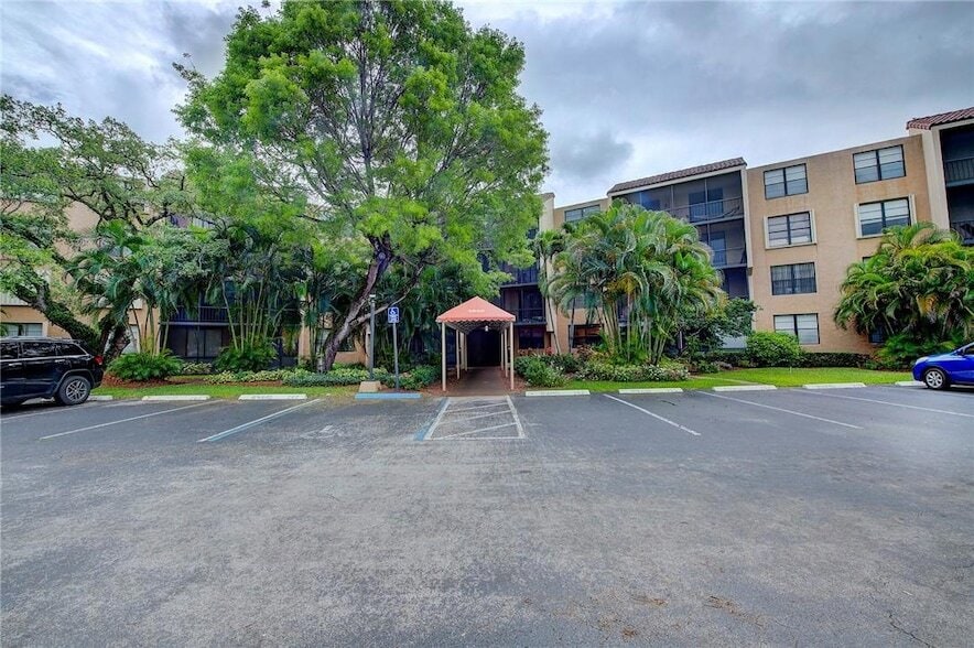 Photo - 3800 N Hills Dr