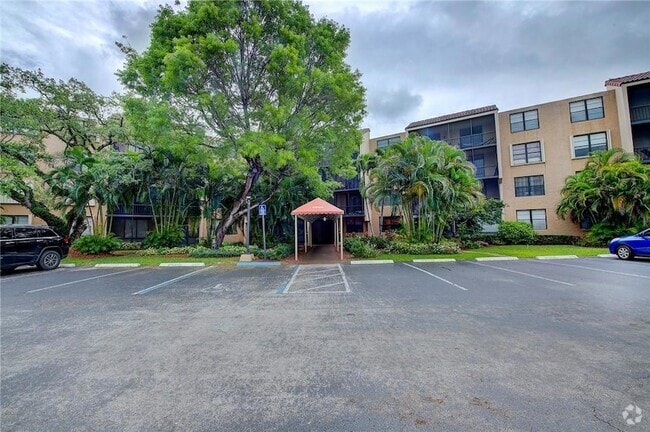 Building Photo - 3800 N Hills Dr Unit 307 Rental