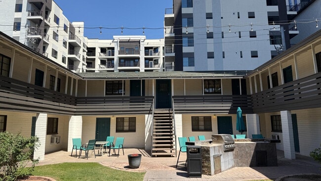 Building Photo - 825 N 2nd Ave Unit Apt 14